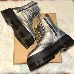 NWB RARE Dr. Martens Jadon Max Silver Metallic Tumble Leather Platform Boot